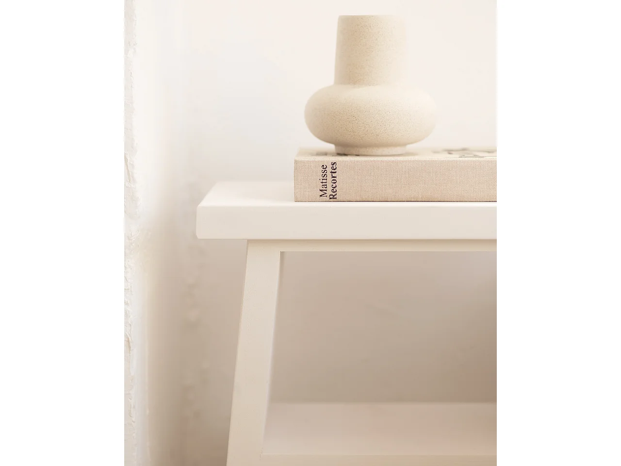 Comodino in legno massello in tono bianco 39x45cm - FRIDA - DECOWOOD