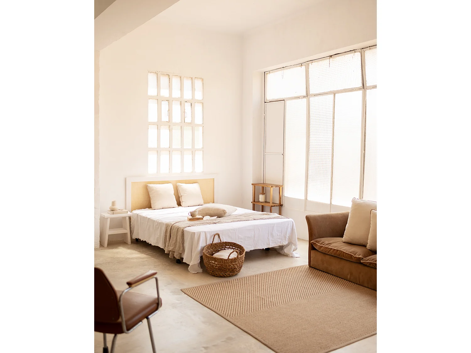 Comodino in legno massello in tono bianco 39x45cm - FRIDA - DECOWOOD