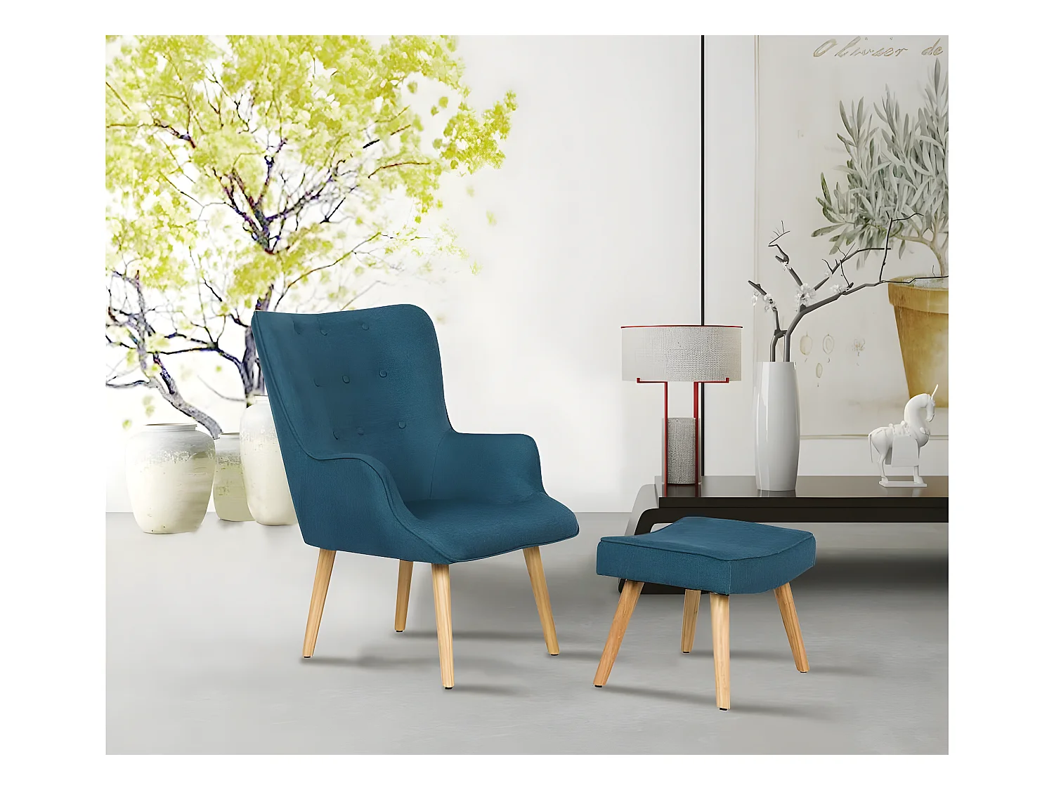 Poltrona escandinava em tecido "Odense" azul escuro com apoio para os pés para um conforto ótimo