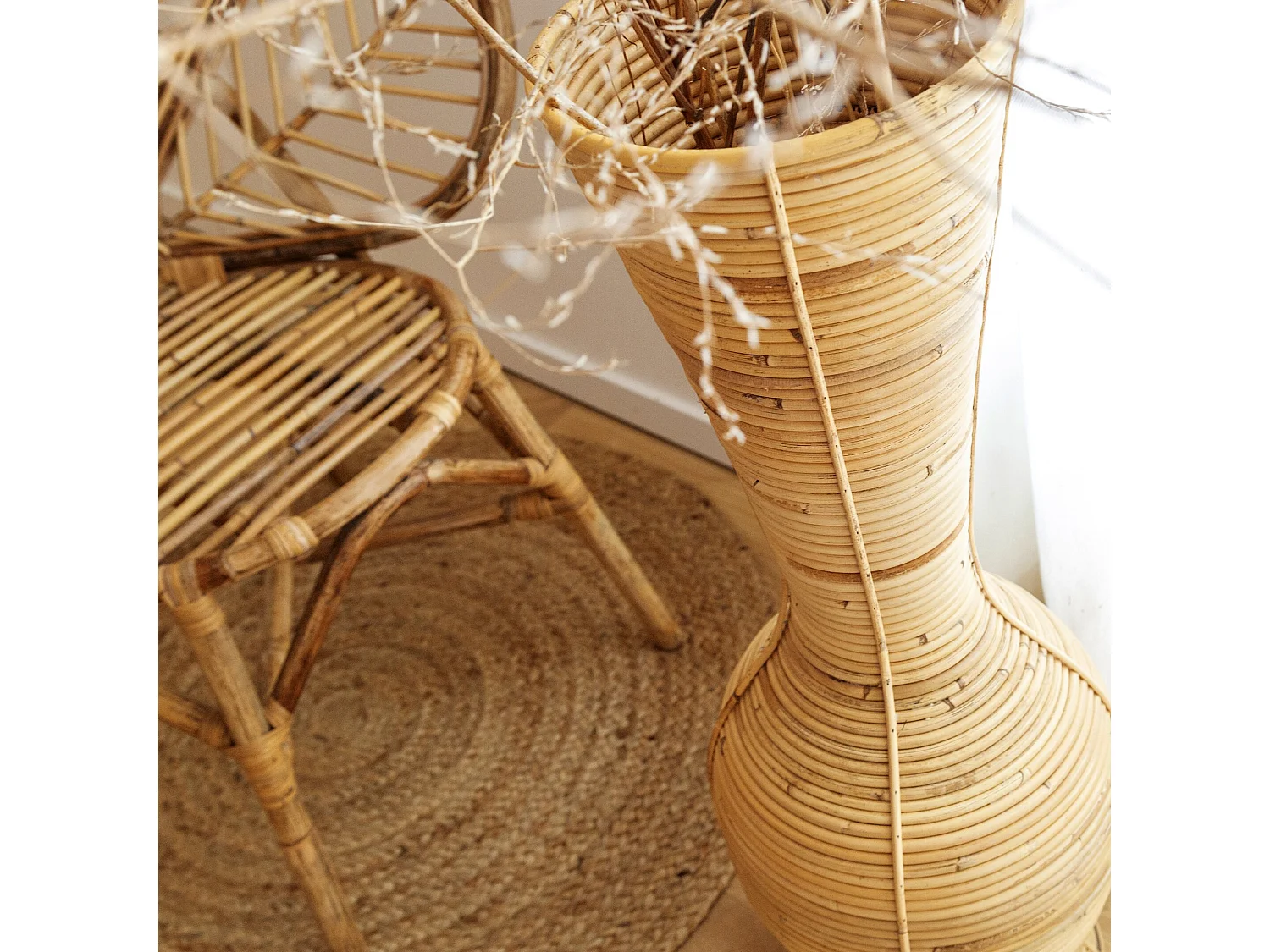 Jarrón alto de rayas en ratán natural para tallos XXL - Ambiente bohemio garantizado