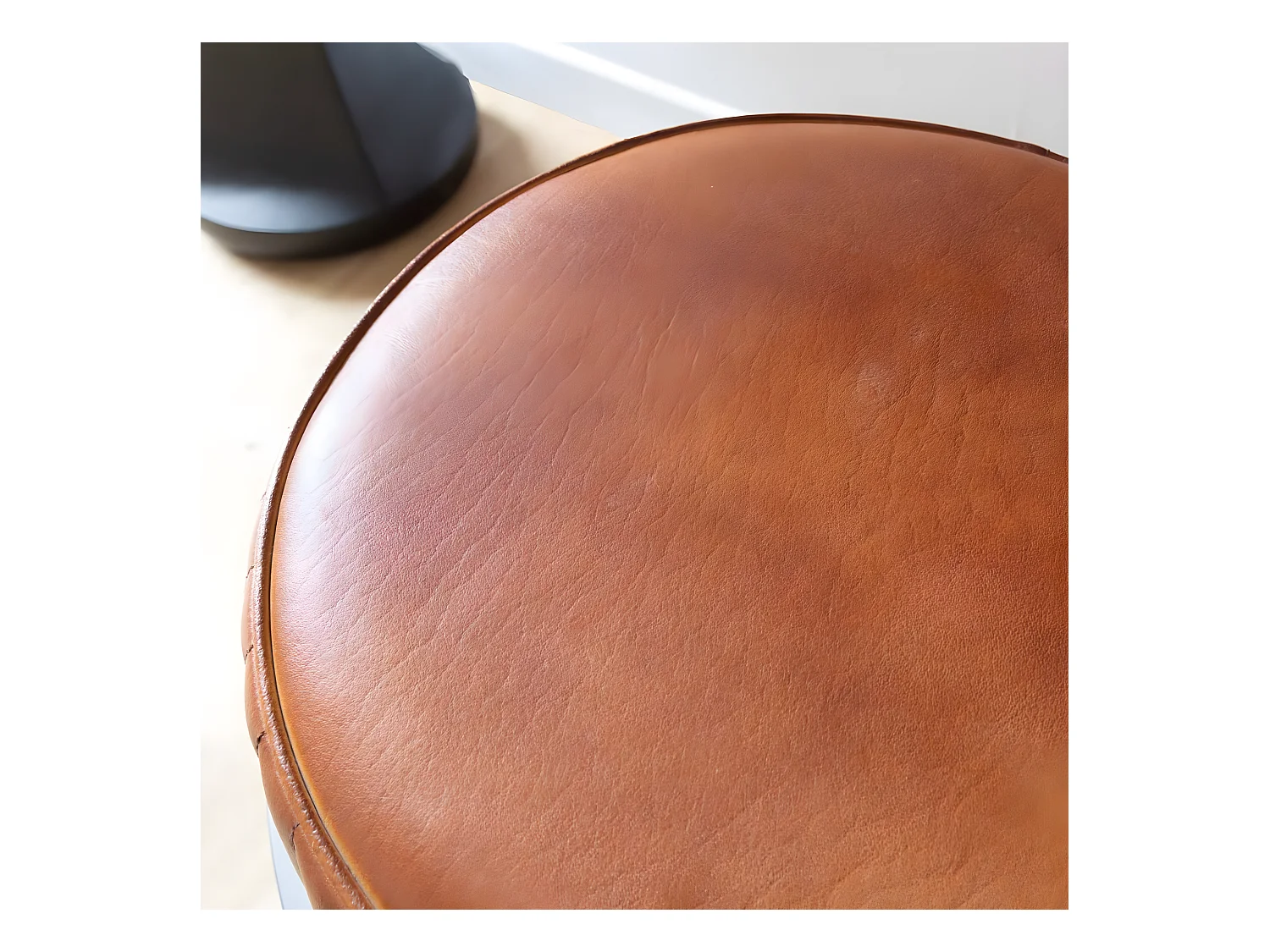 Banco redondeado en cuero Gaby