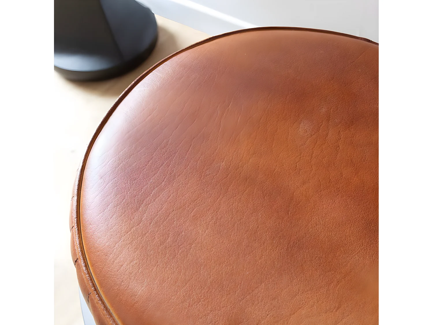 Banco redondeado en cuero Gaby