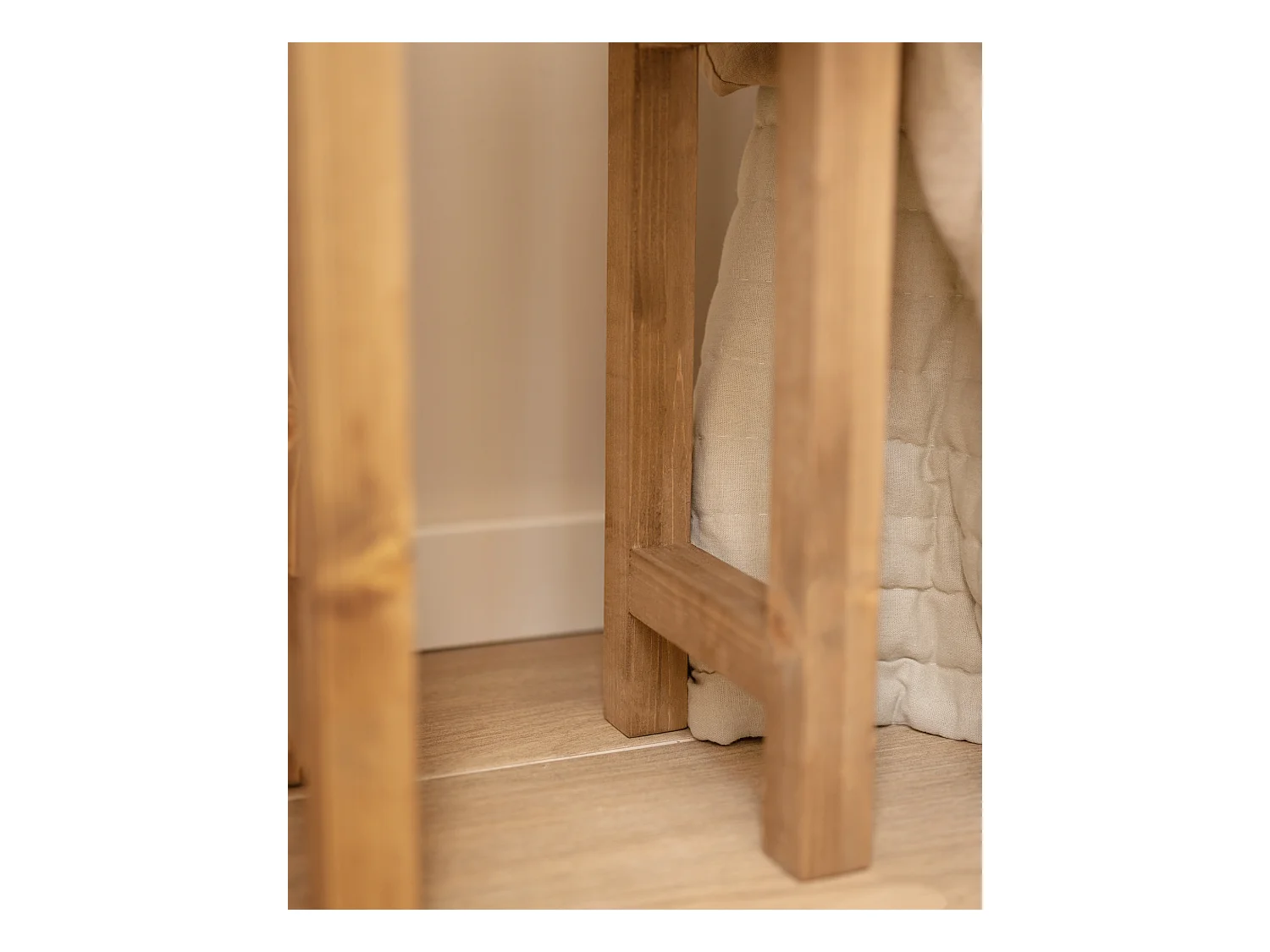 Mesita de noche redonda de madera de abeto Decowood en color roble oscuro 40x35cm - OLIVIA - DECOWOOD