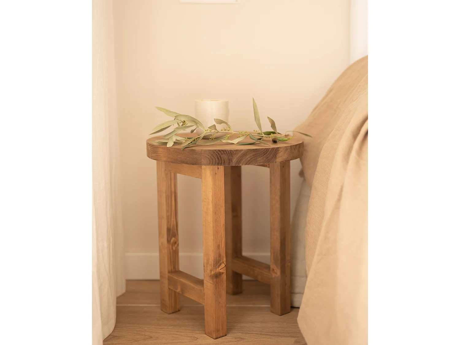 Table de chevet en bois de sapin vieilli 35x40cm - OLIVIA - DECOWOOD