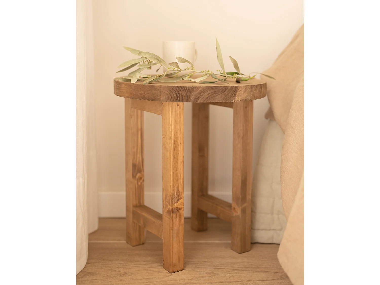 Table de chevet en bois de sapin vieilli 35x40cm - OLIVIA - DECOWOOD