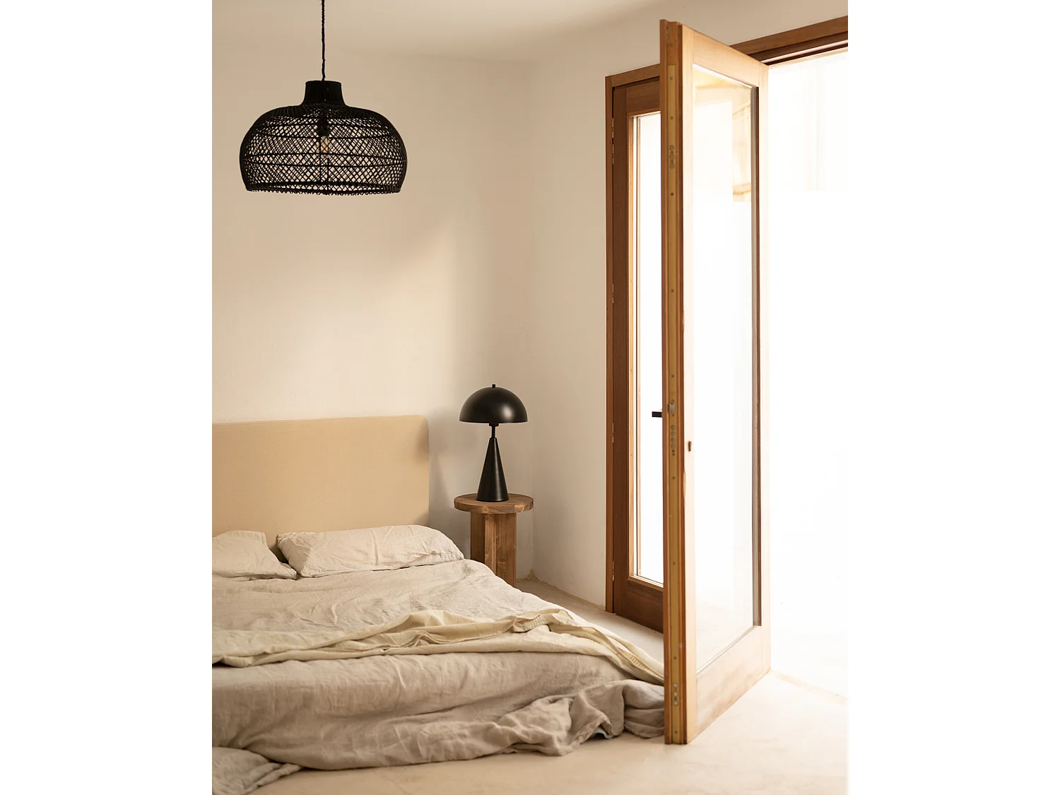 Mesita de noche redonda de madera de abeto Decowood en color natural de 45x35cm - TOKYO - DECOWOOD