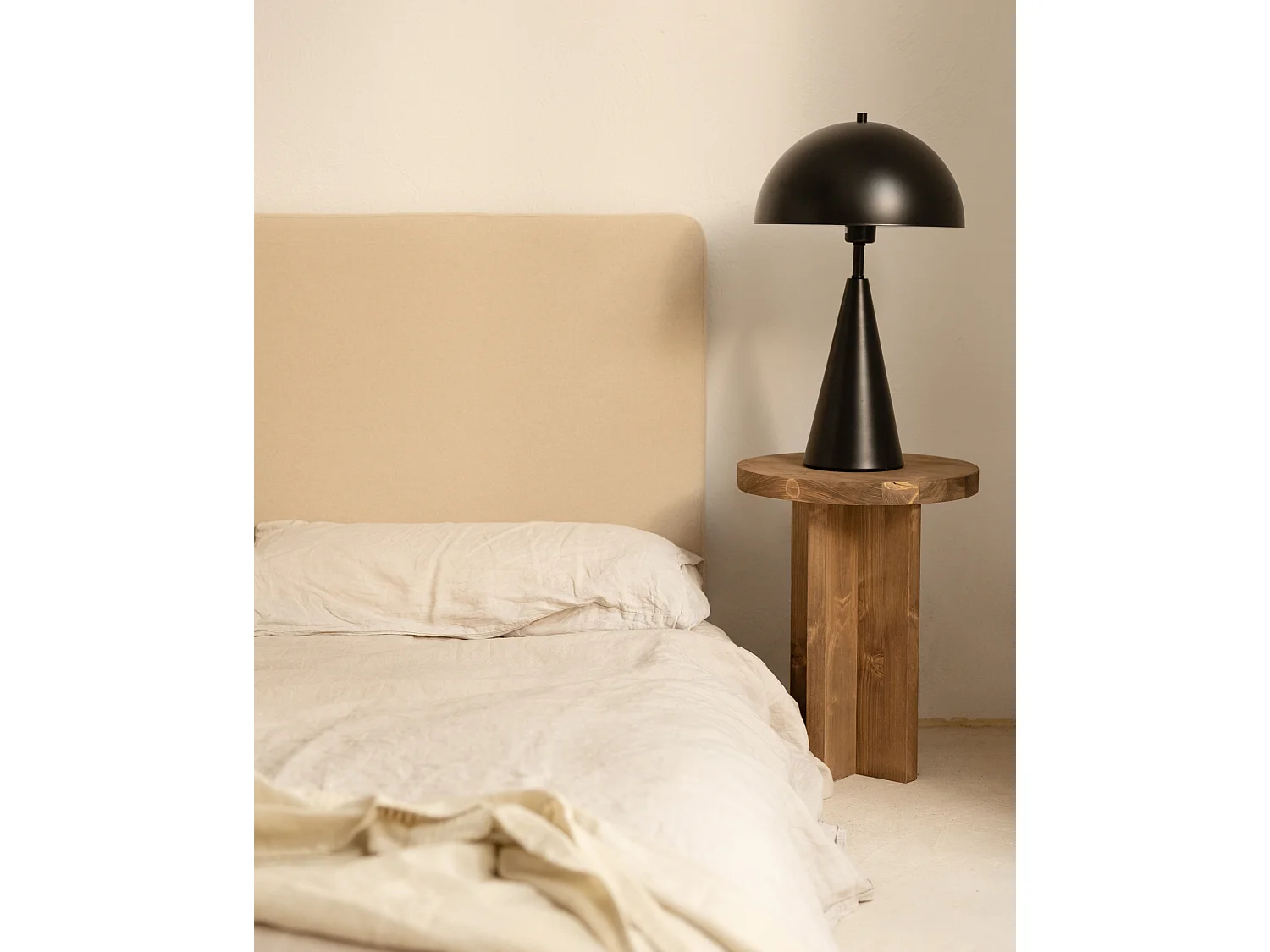 Mesita de noche redonda de madera de abeto Decowood en color natural de 45x35cm - TOKYO - DECOWOOD