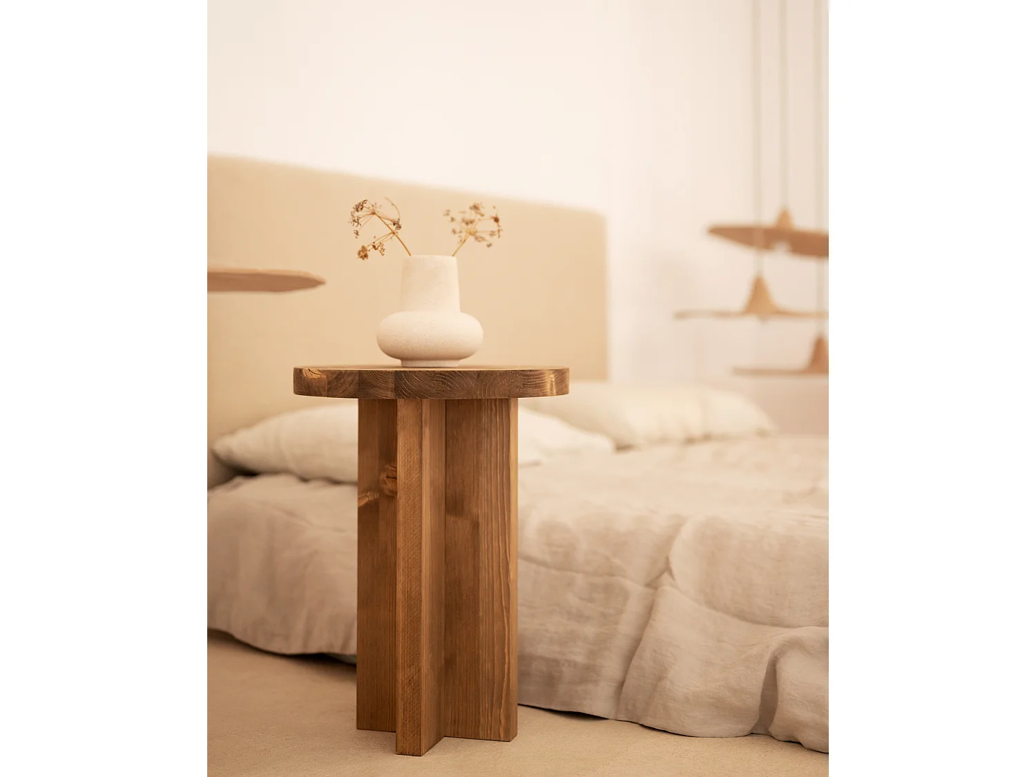 Mesita de noche redonda de madera de abeto Decowood en color natural de 45x35cm - TOKYO - DECOWOOD