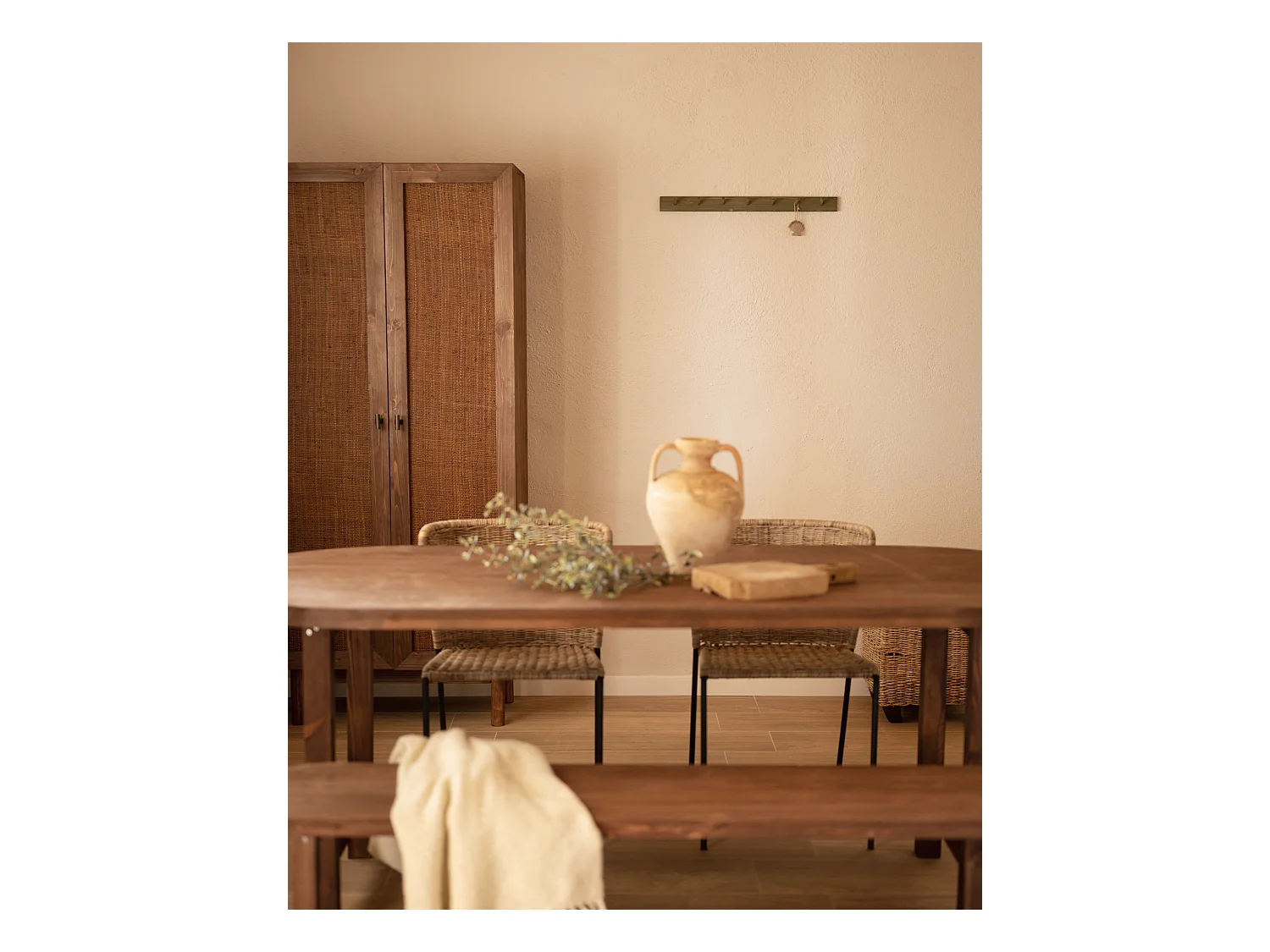 Tavolo da pranzo ovale in legno massello in tono marrone 180x75cm - OLIVIA - DECOWOOD