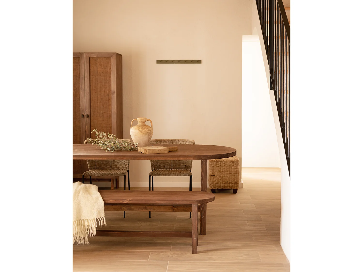 Table de salle à manger en bois de sapin marron 200x75cm - OLIVIA - DECOWOOD