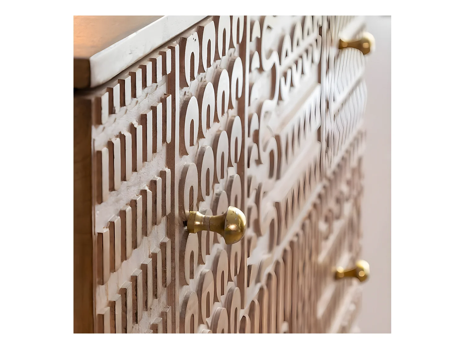 Commode en bois de manguier sculpté Léopold