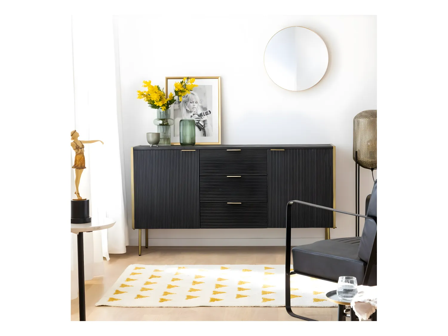 Buffet de madera de mango y metal dorado Ange con muchos compartimentos