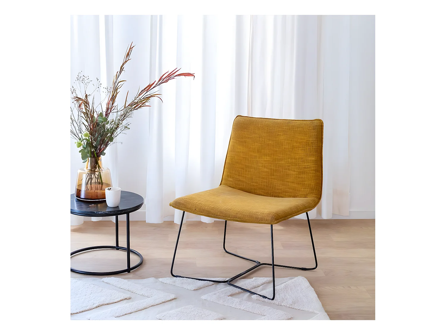 Fauteuil en tissu jaune et métal Isaure