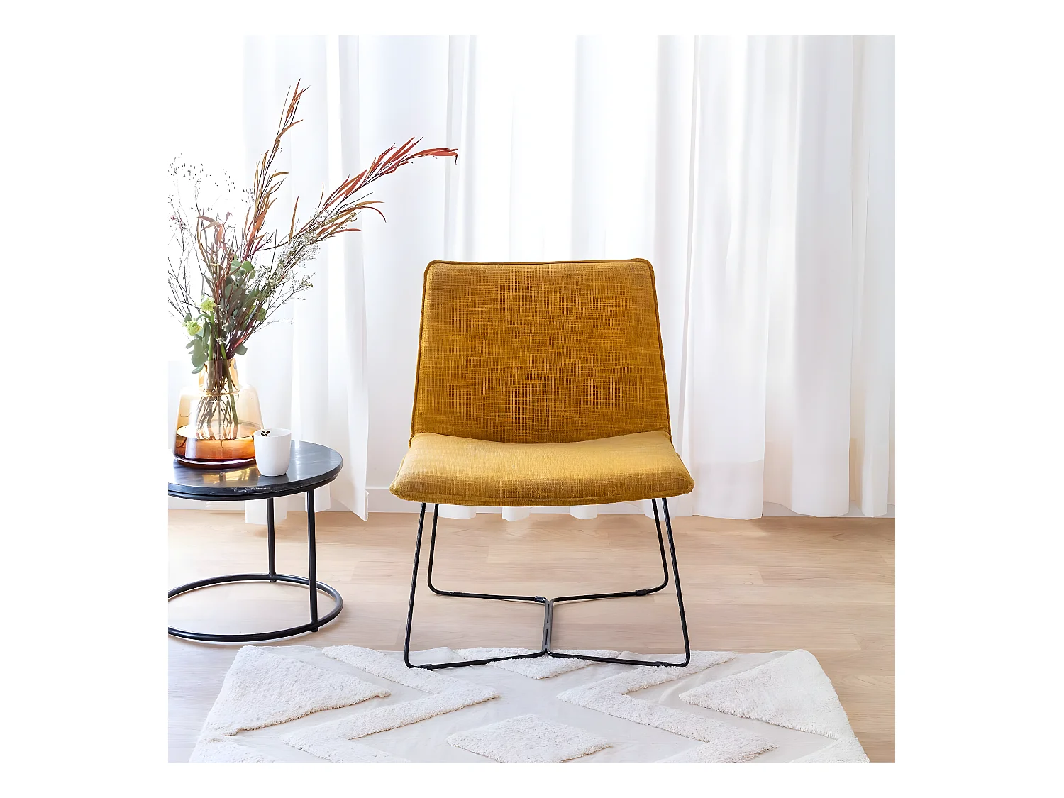 Fauteuil en tissu jaune et métal Isaure