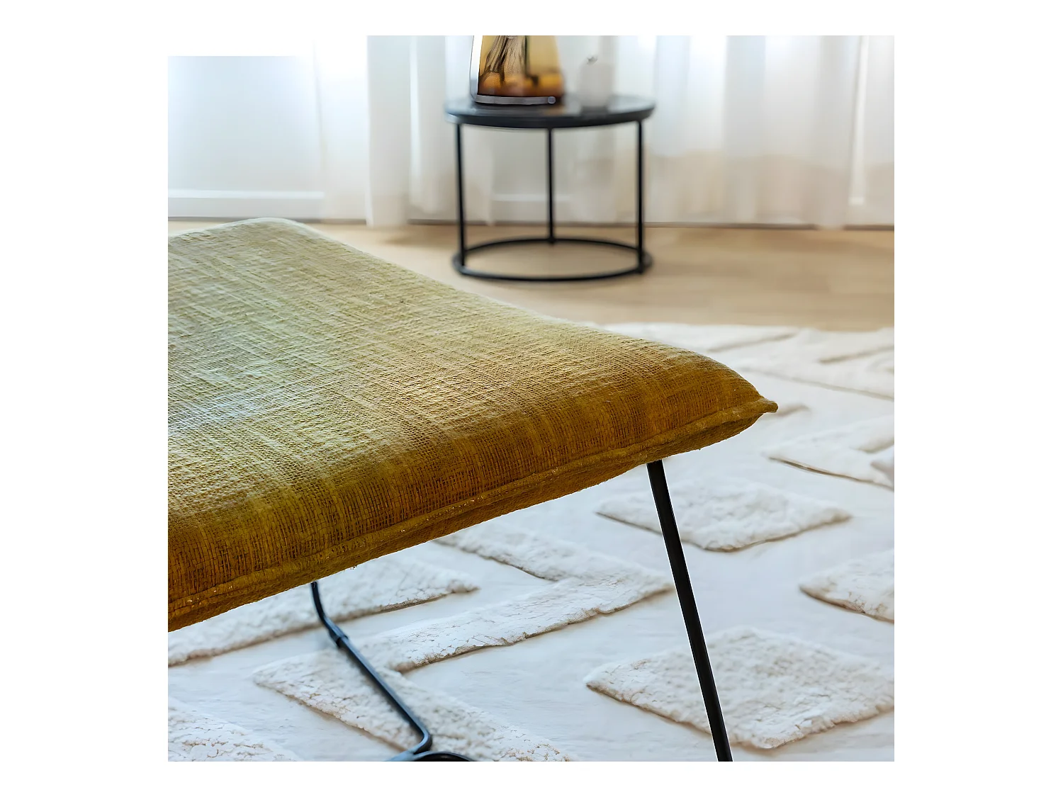 Fauteuil en tissu jaune et métal Isaure