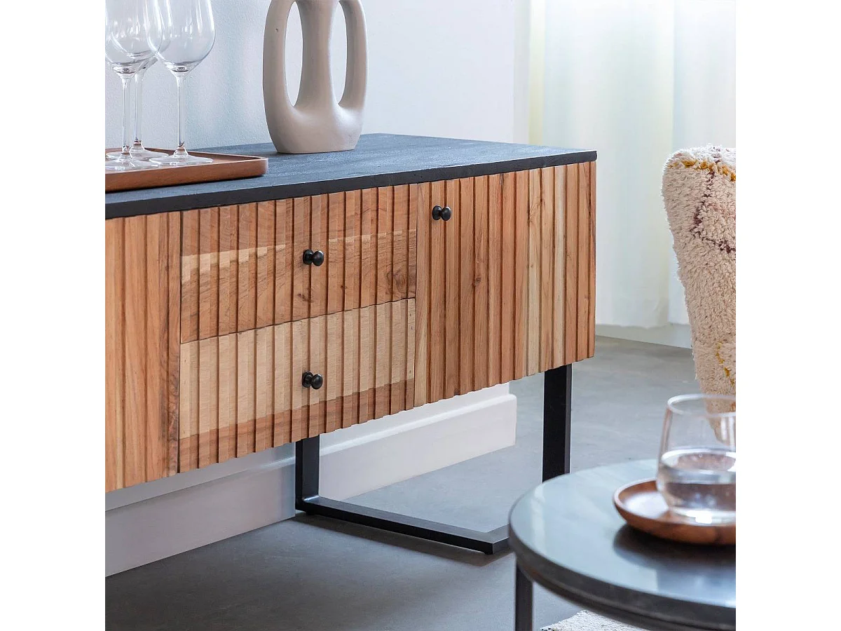 Mueble de TV de madera de acacia y metal Pippa con almacenamiento, diseño industrial