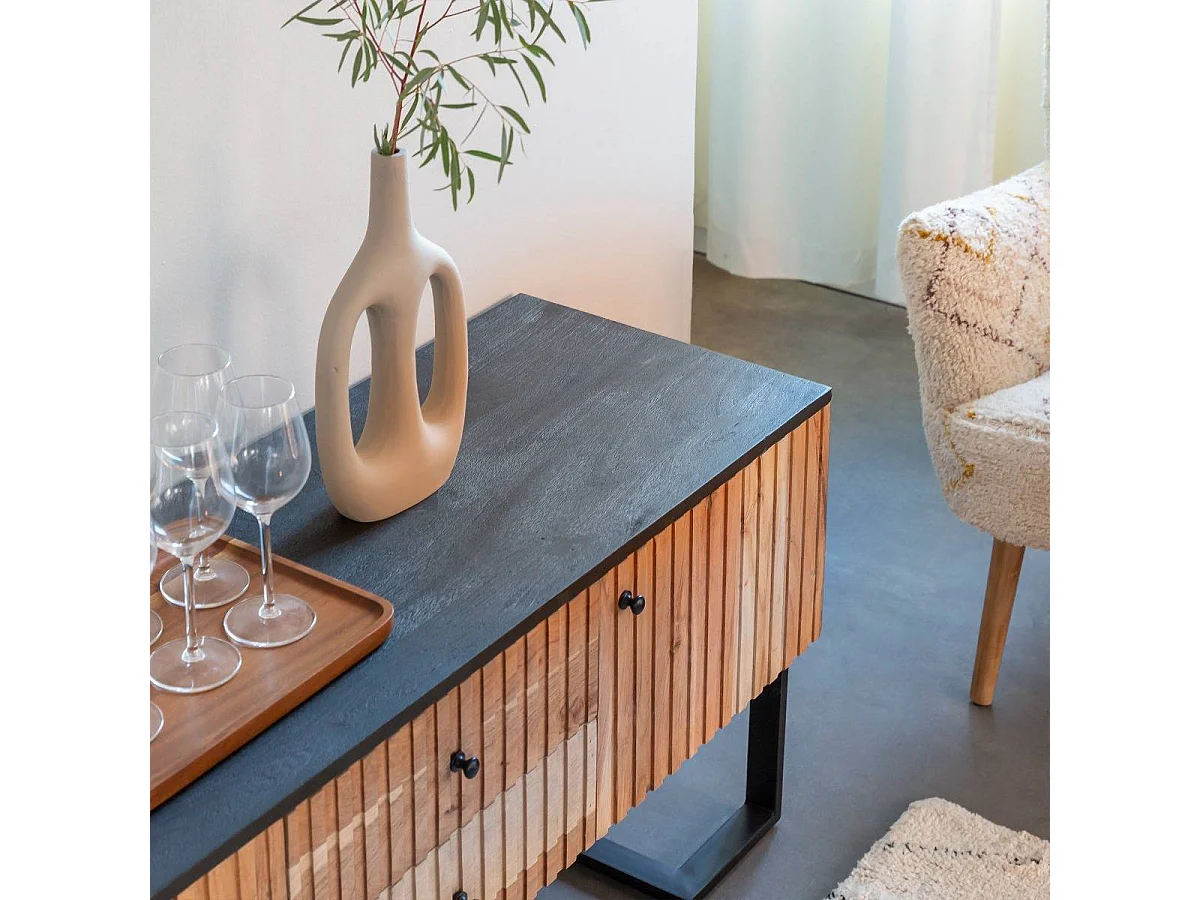 Mueble de TV de madera de acacia y metal Pippa con almacenamiento, diseño industrial