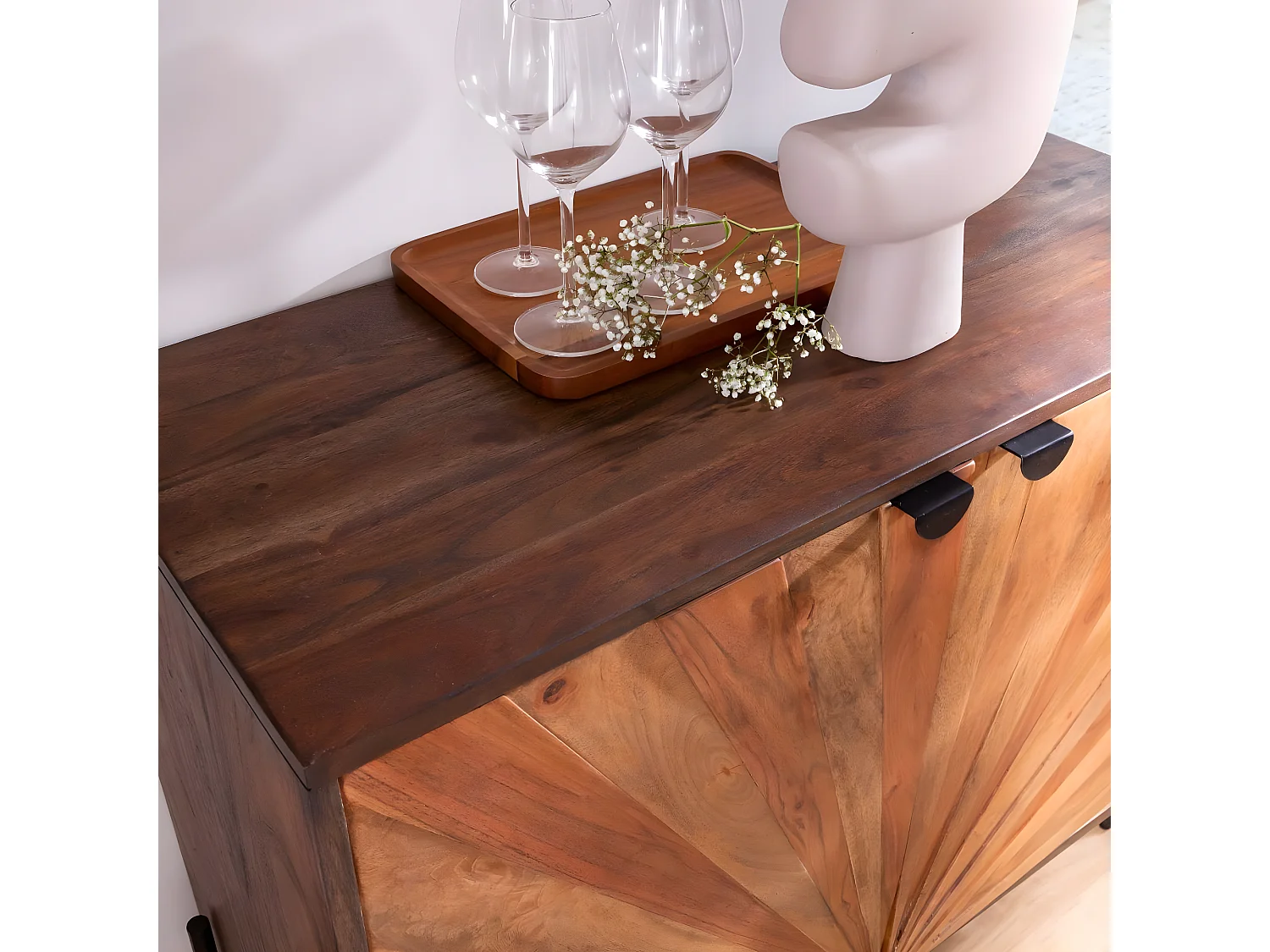 Pequeño buffet rústico de madera de acacia Elvira con apertura abatible