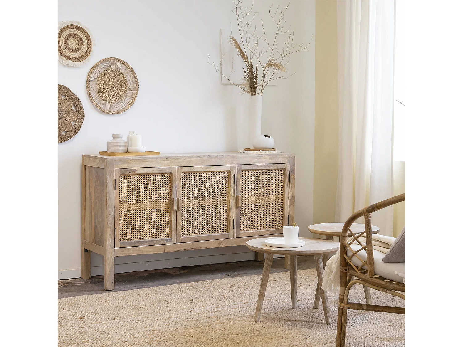 Conjunto de 3 mesas auxiliares nido de madera de mango Mykonos con almacenamiento