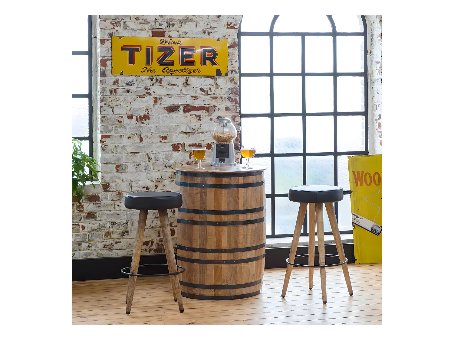 Bar tonneau en bois de manguier et métal Solal