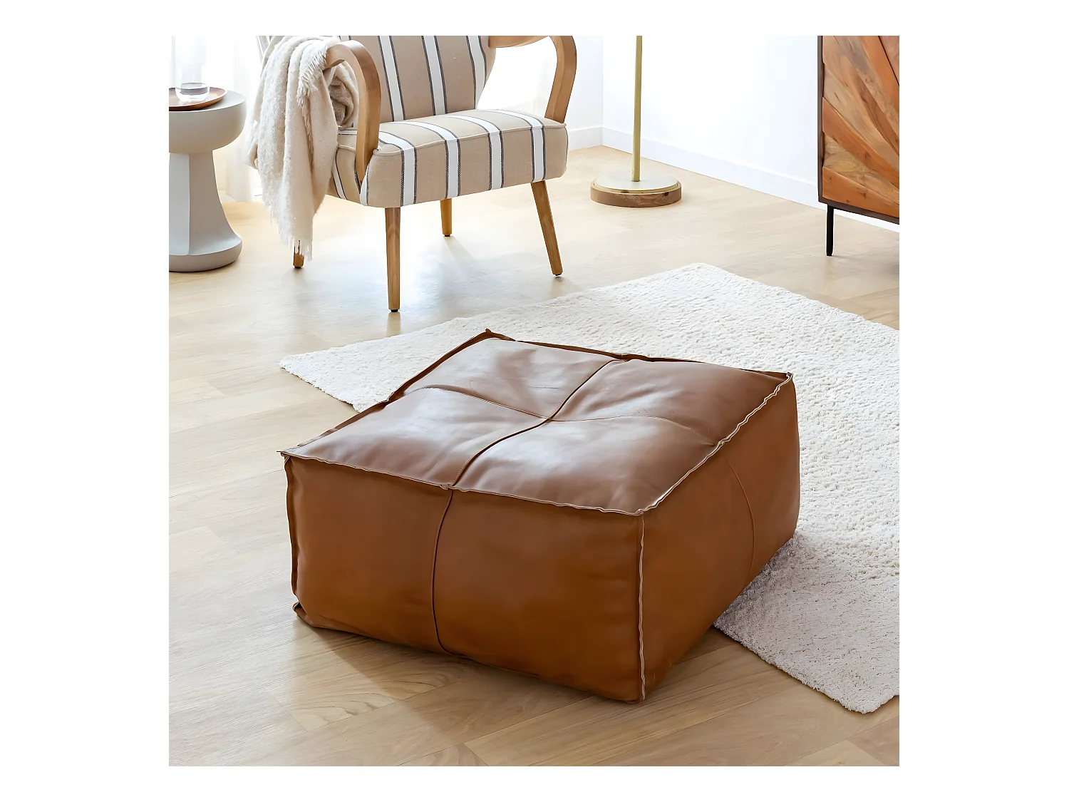 Pouf en cuir petit modèle Mina