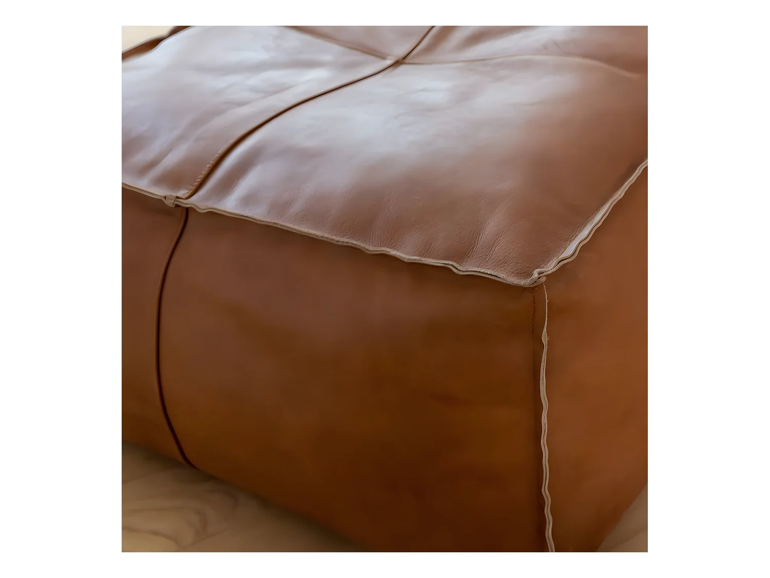 Pouf en cuir petit modèle Mina