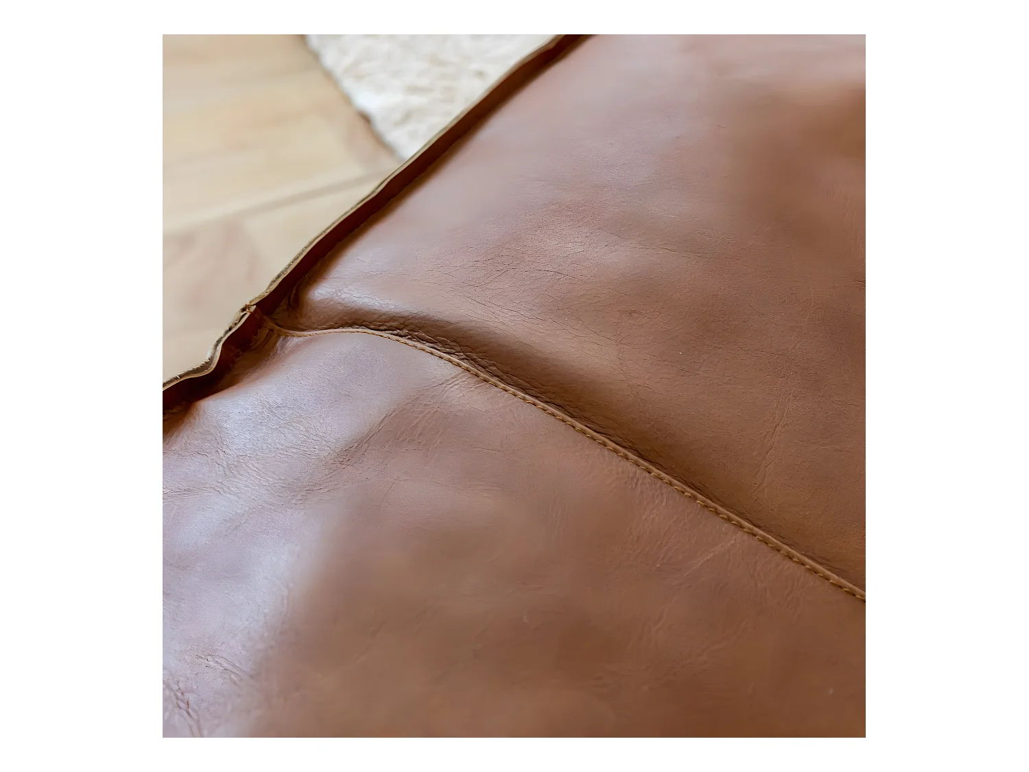 Pouf en cuir petit modèle Mina