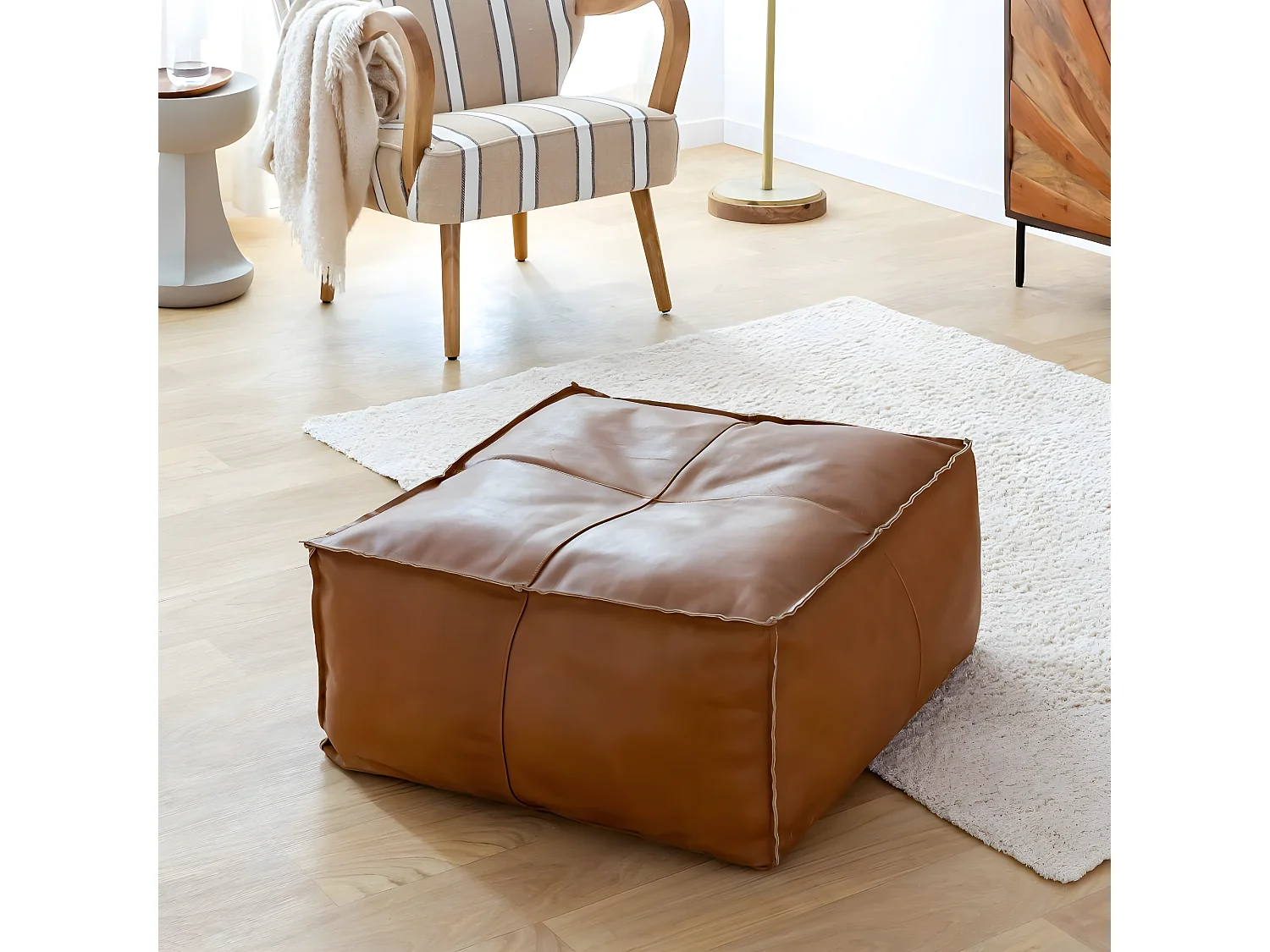 Pouf en cuir petit modèle Mina