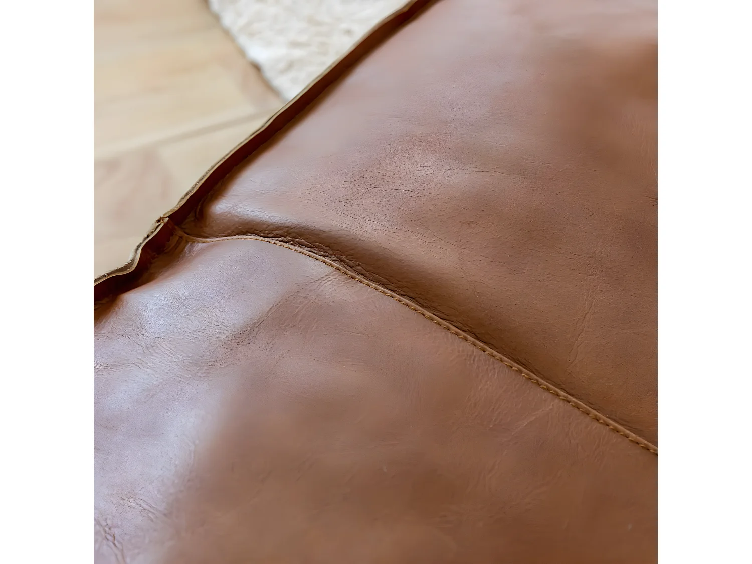 Pouf en cuir petit modèle Mina