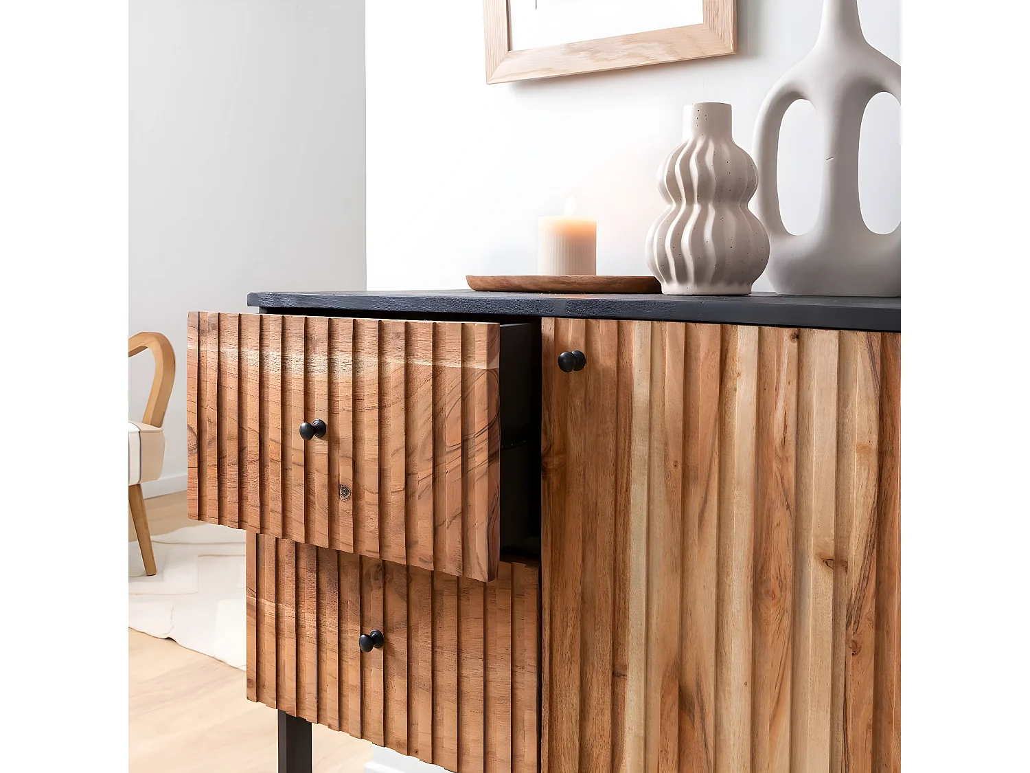 Buffet alto de madera de acacia y metal negro Pippa - Estilo industrial práctico y elegante