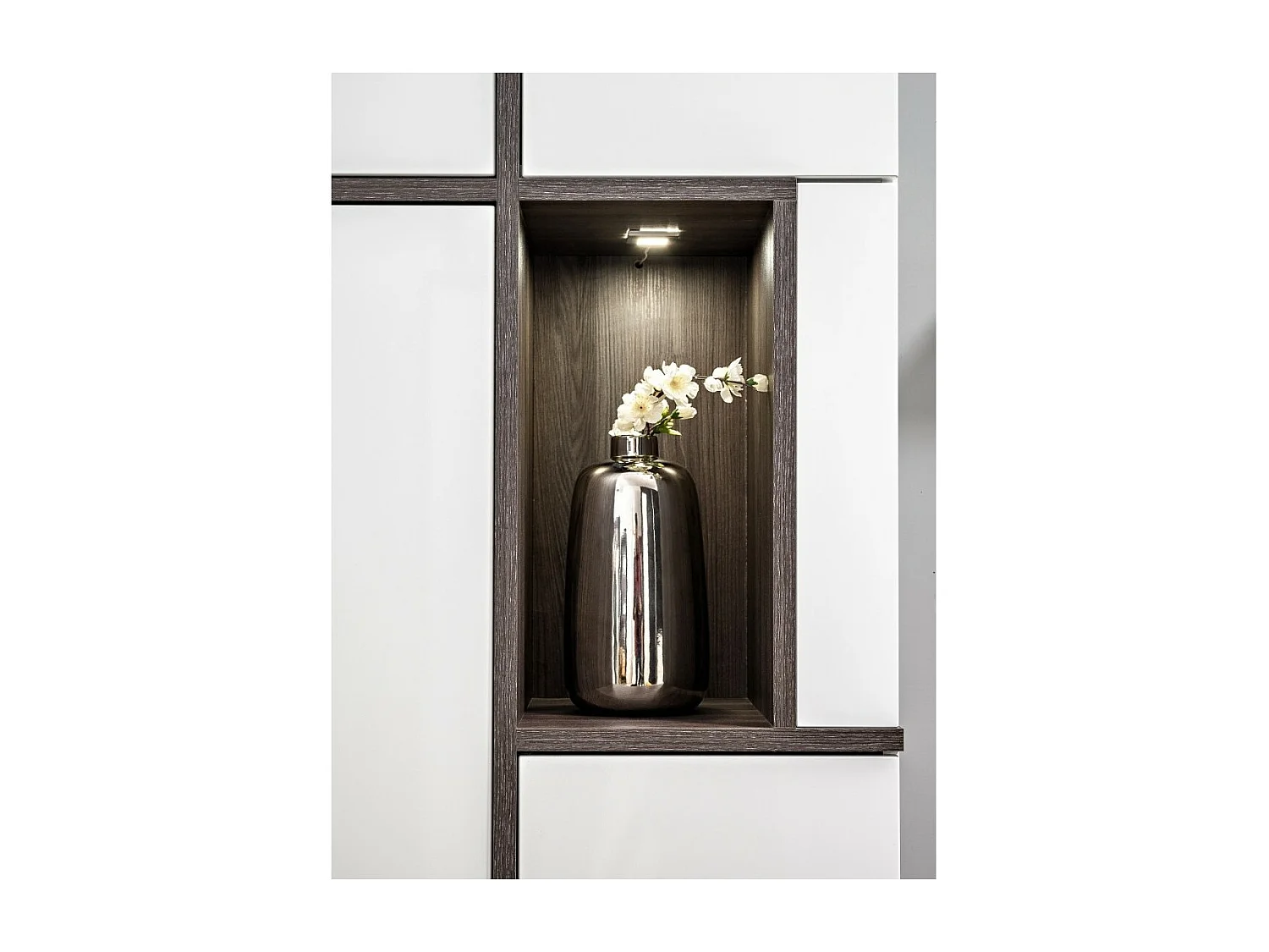 Vitrine collection CRISS + LED. Meuble déco, moderne et design pour votre salon.