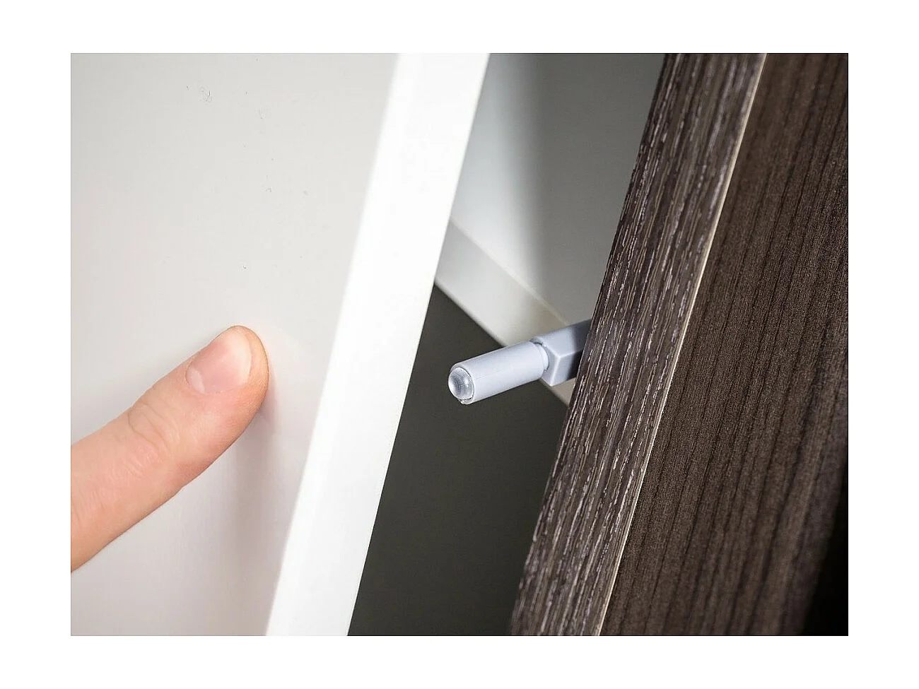 Lage buffetkast, bar CRISS + LED. Vitrinekast, decoratieve en moderne buffetkast voor uw woonkamer.