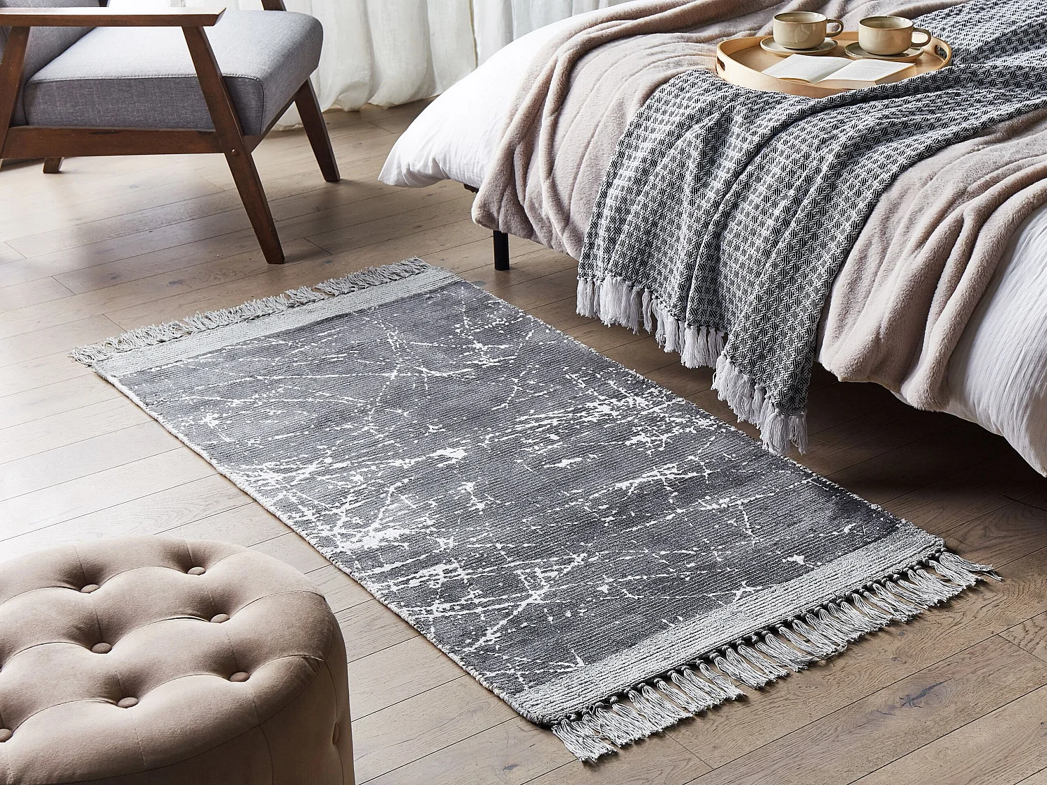 Alfombra de viscosa gris/blanco 80 x 150 cm HANLI