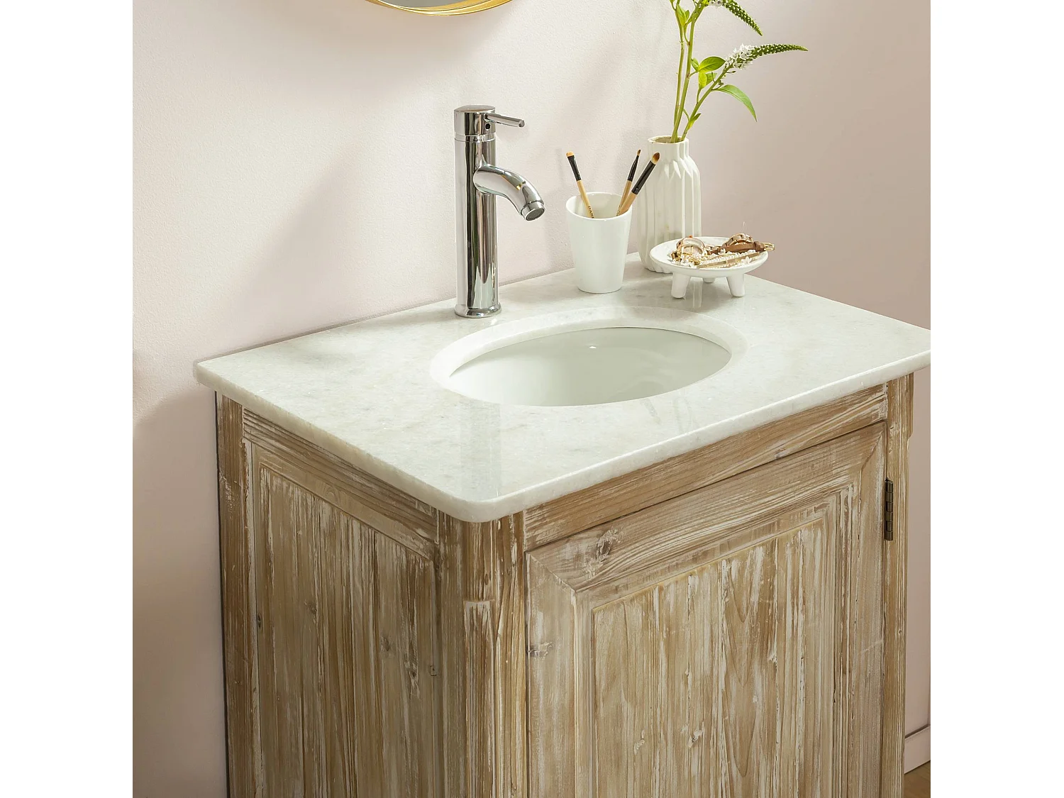 Mueble bajo lavabo de pino reciclado blanqueado y mármol blanco Gemma con almacenamiento