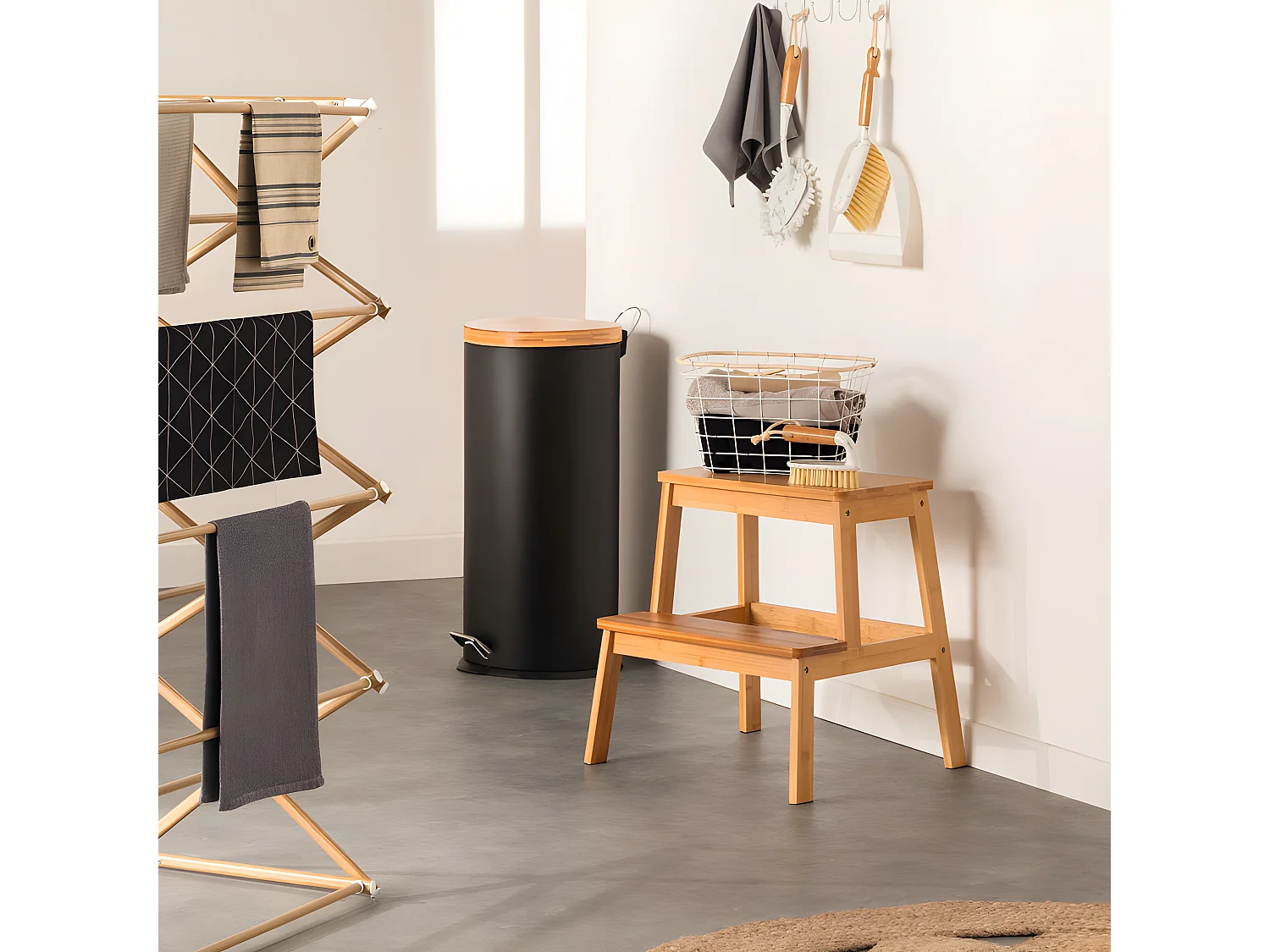 Zweistufige Bambus Trittleiter 15,5 x 40 cm