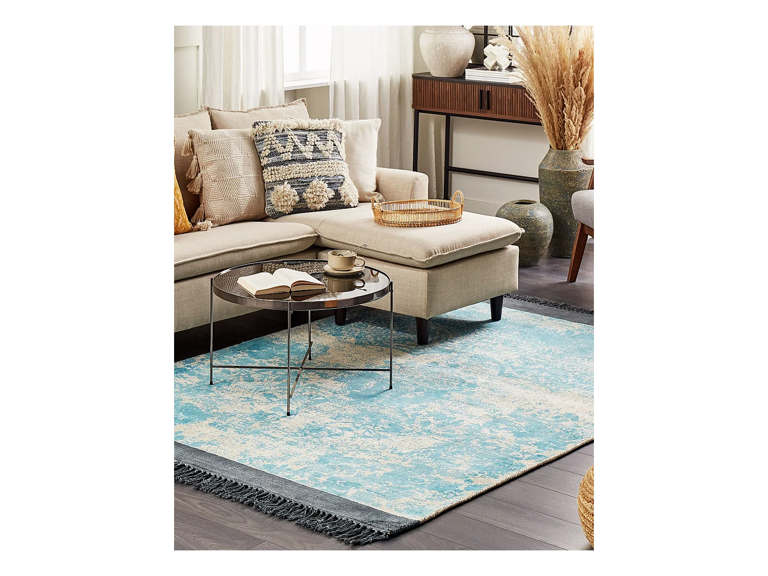 Alfombra de viscosa azul claro/beige 140 x 200 cm AKARSU