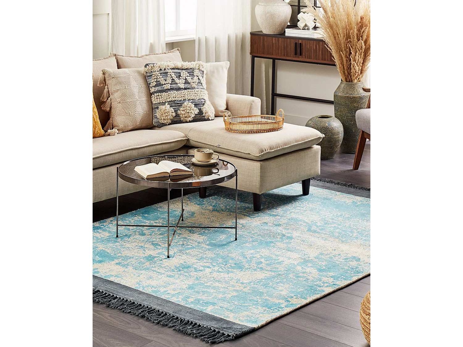 Teppich Viskose hellblau / beige 140 x 200 cm cm orientalisches Muster Kurzflor AKARSU