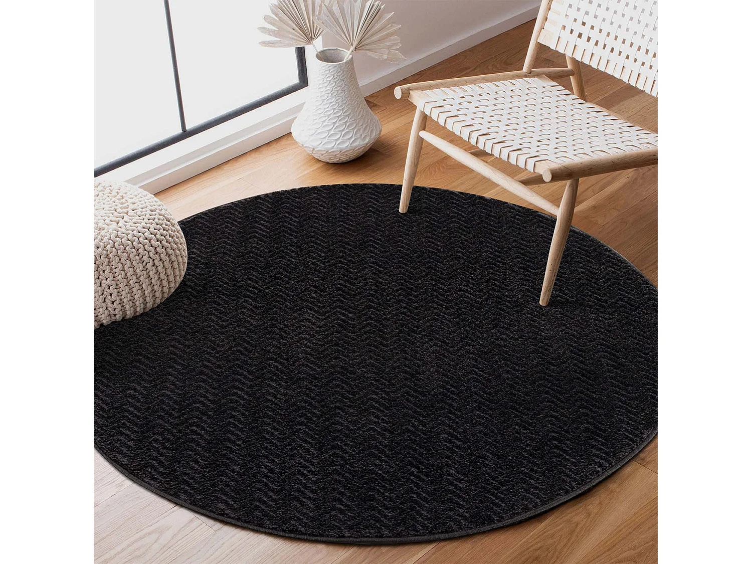 TARA - Tapis Rond uni noir à relief chevron 160x160cm
