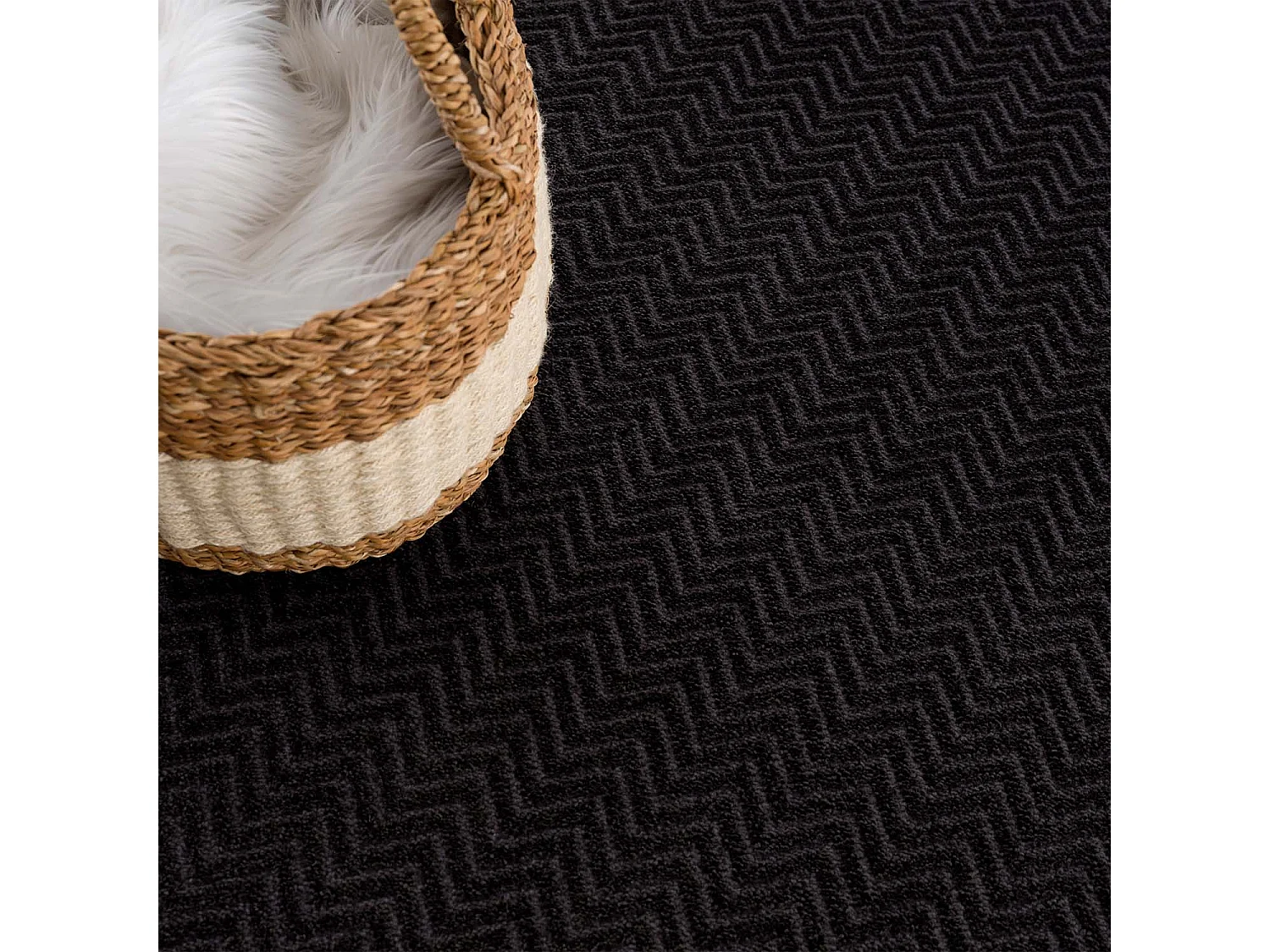 TARA - Tapis Rond uni noir à relief chevron 160x160cm
