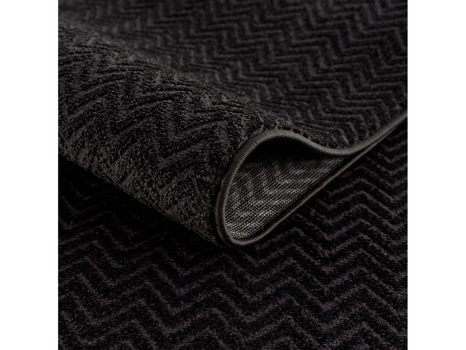 TARA - Tapis Rond uni noir à relief chevron 160x160cm