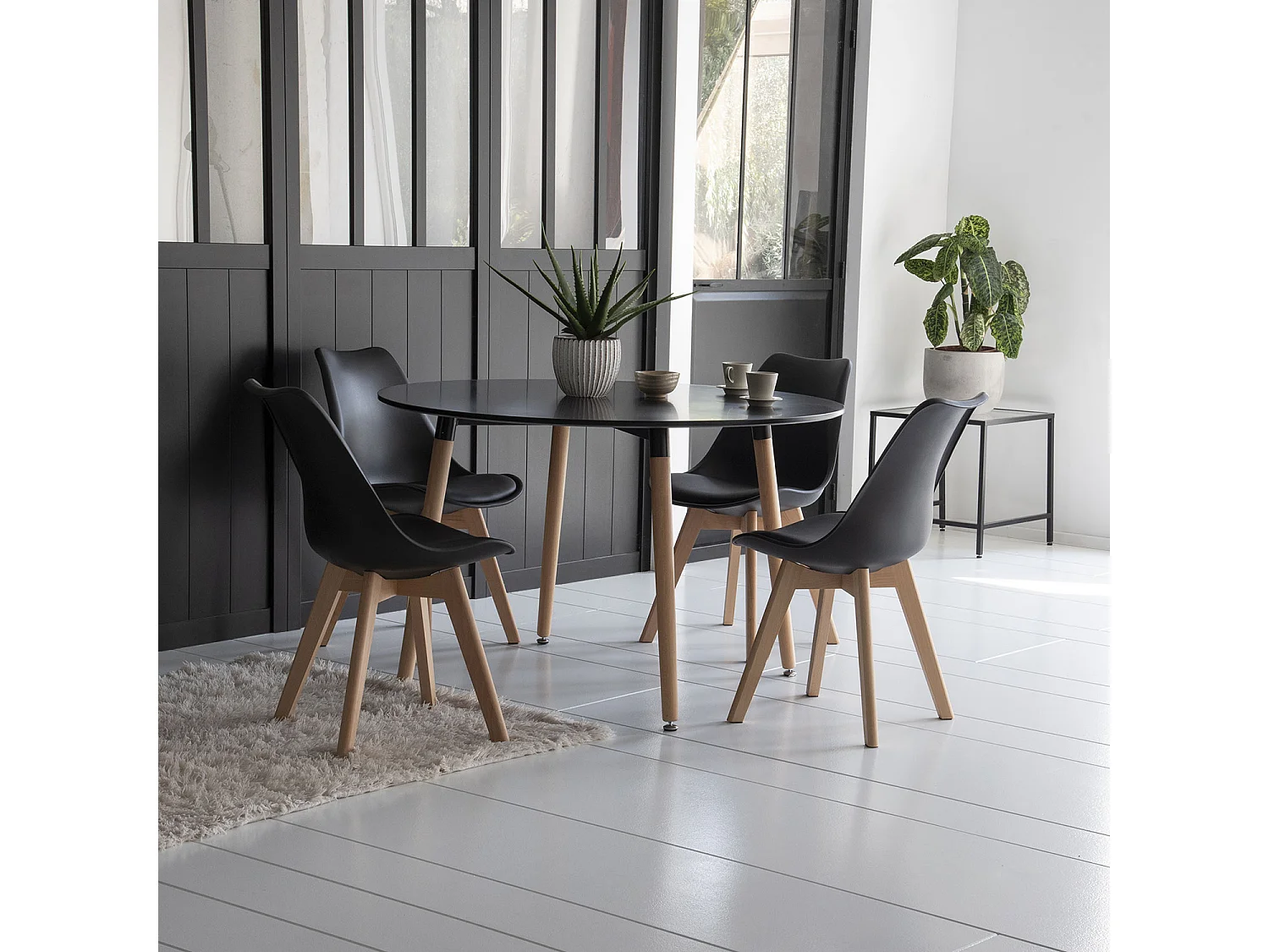 Table ronde 120cm noire MARTHA - HAPPY GARDEN