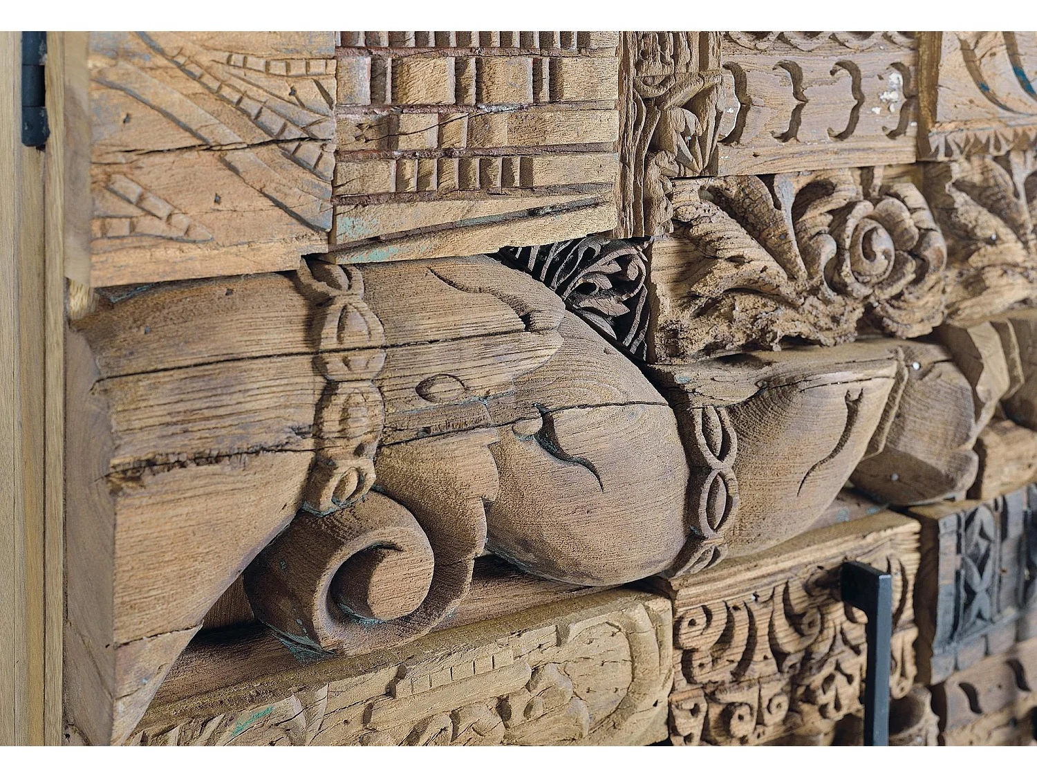 Sideboard aus recyceltem Mangoholz