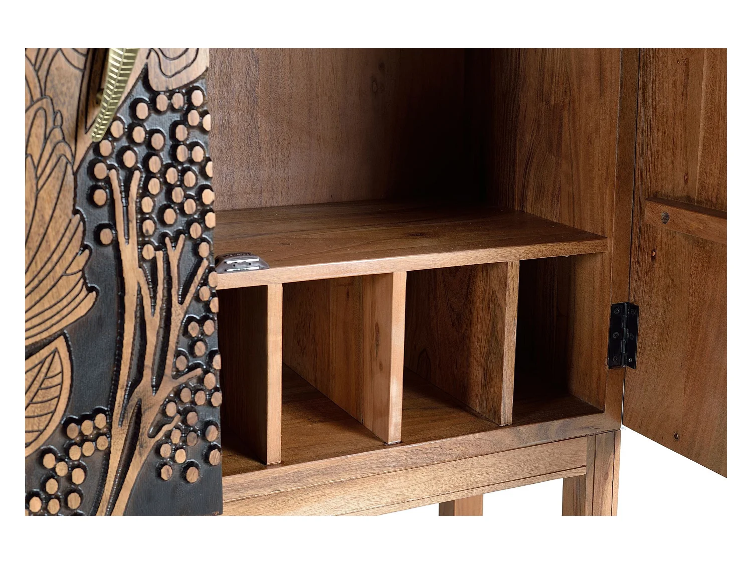 Mueble botellero detalles en negro a mano. Marrón.Giner y Colomer 160x40x100