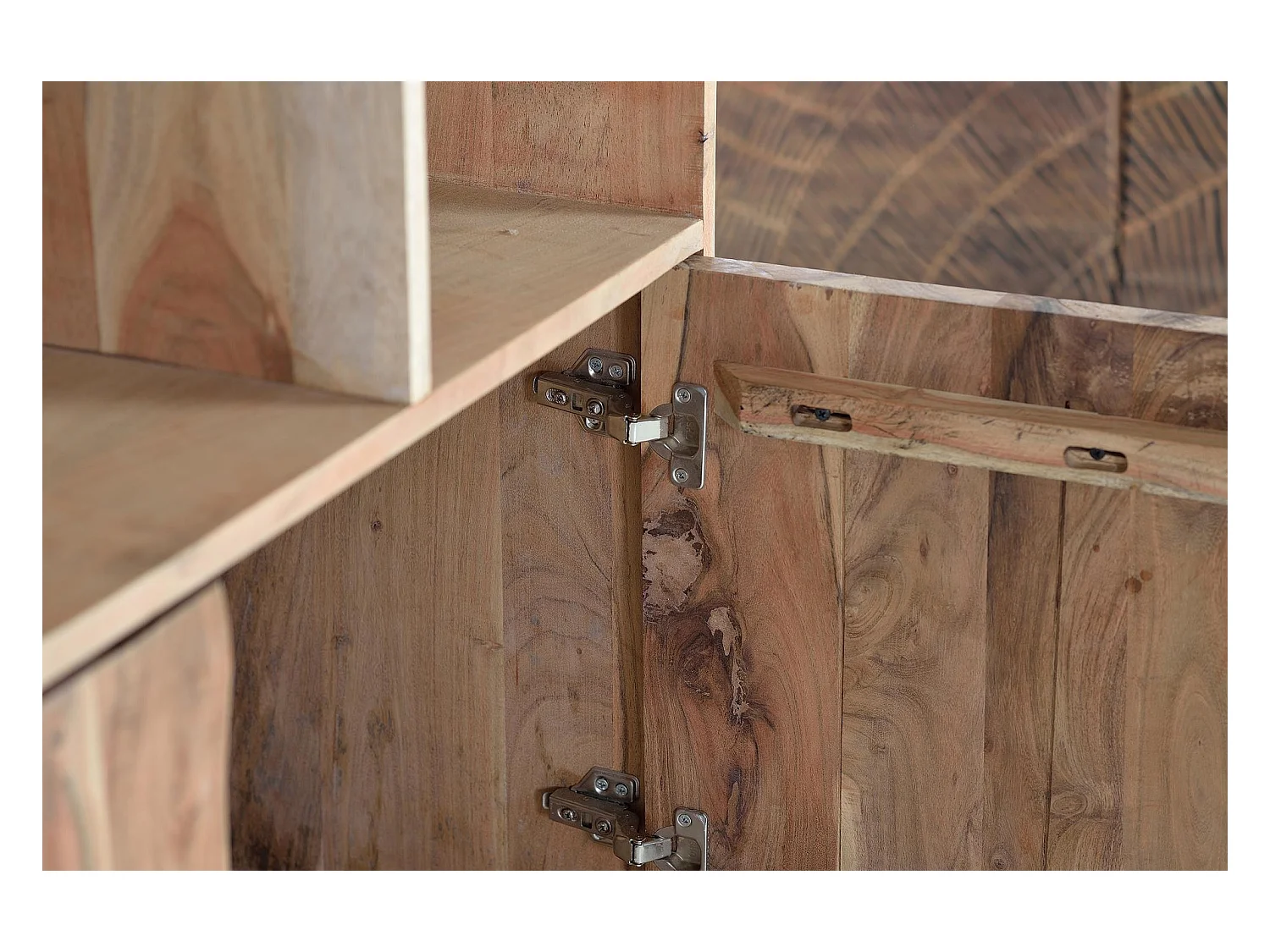 Bücherregal aus Akazienholz