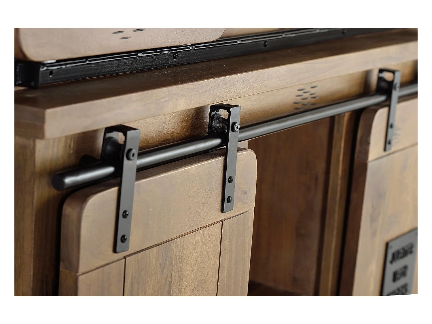 Szafa z drewna mango i metalu