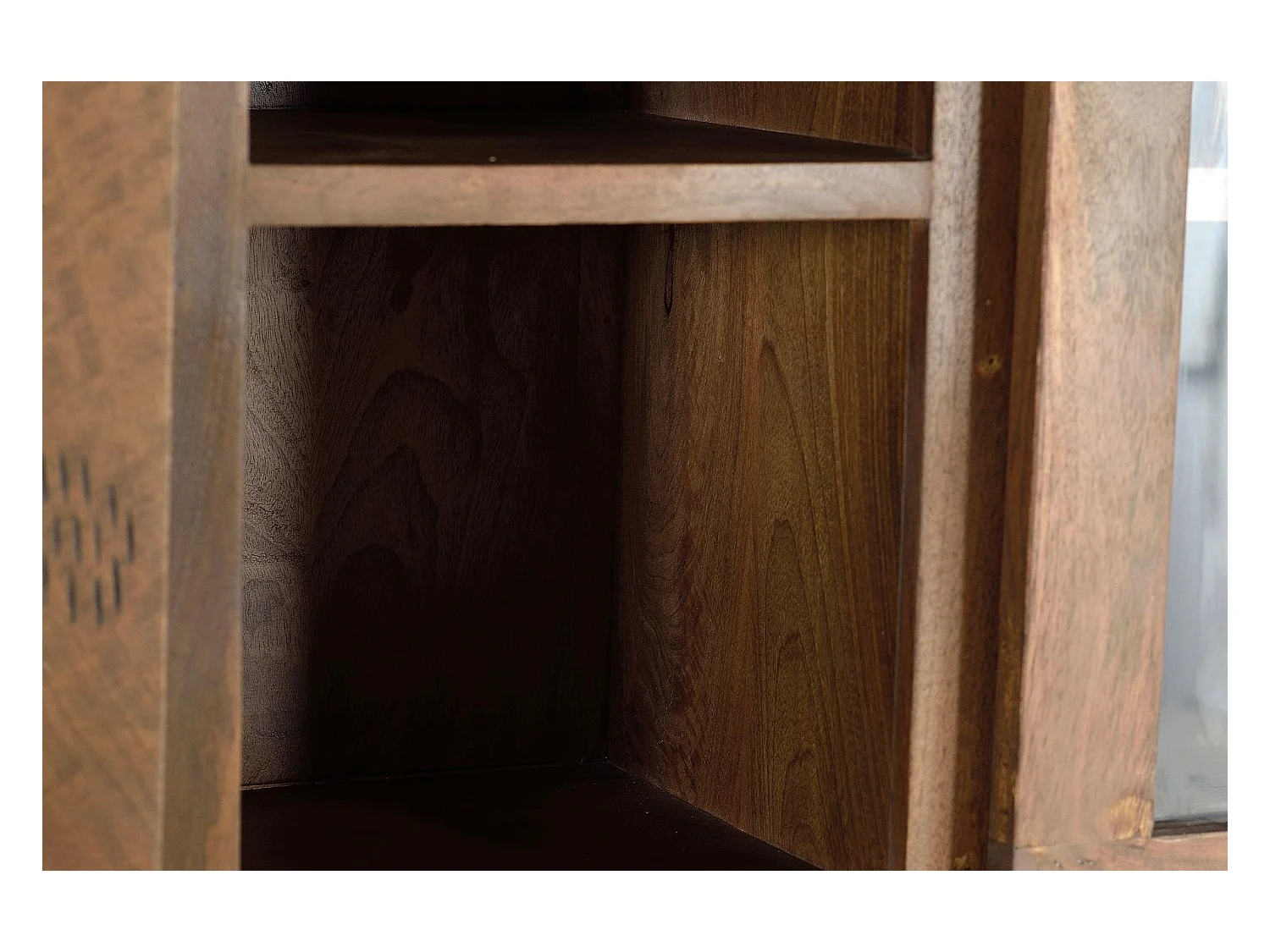 Szafa z drewna mango i metalu