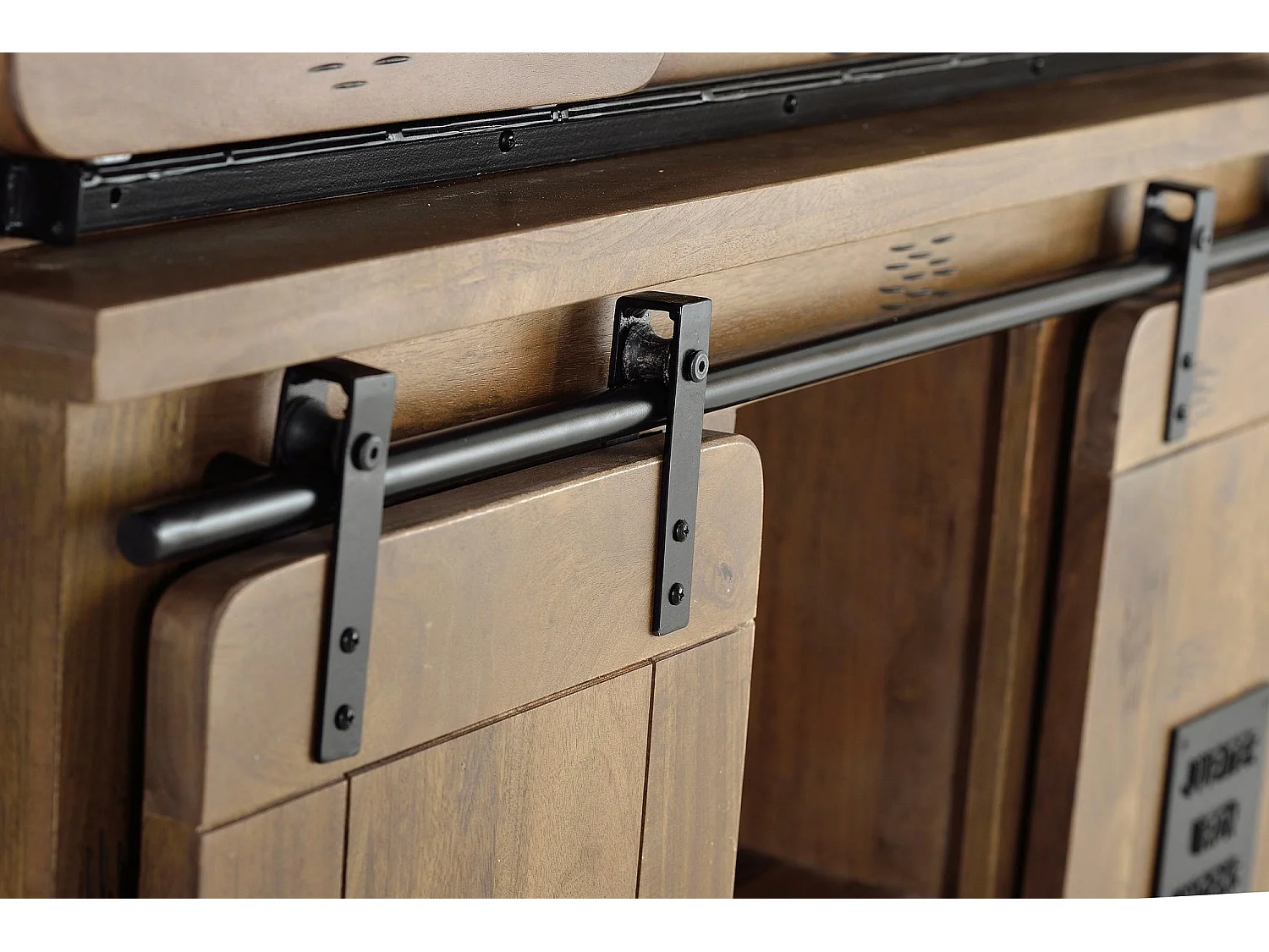 Kleiderschrank aus Mangoholz und Metall