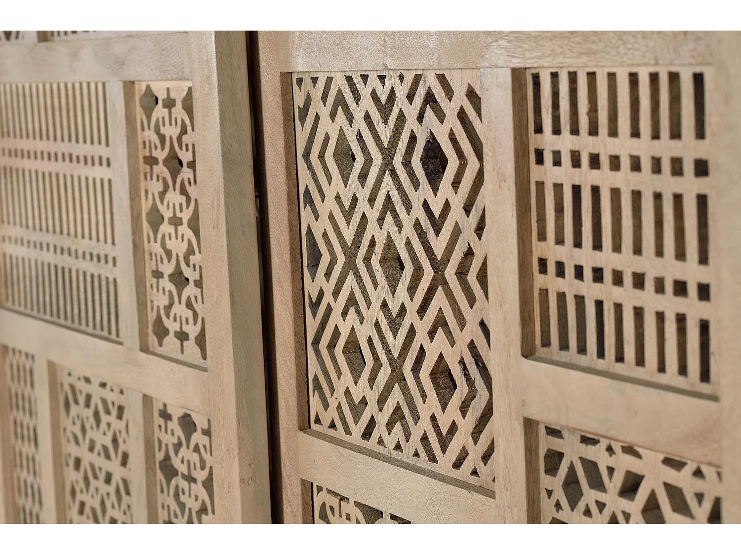 Buffet en bois de manguier sculpté style bohème 140 cm - 170 x 140 x 40 cm