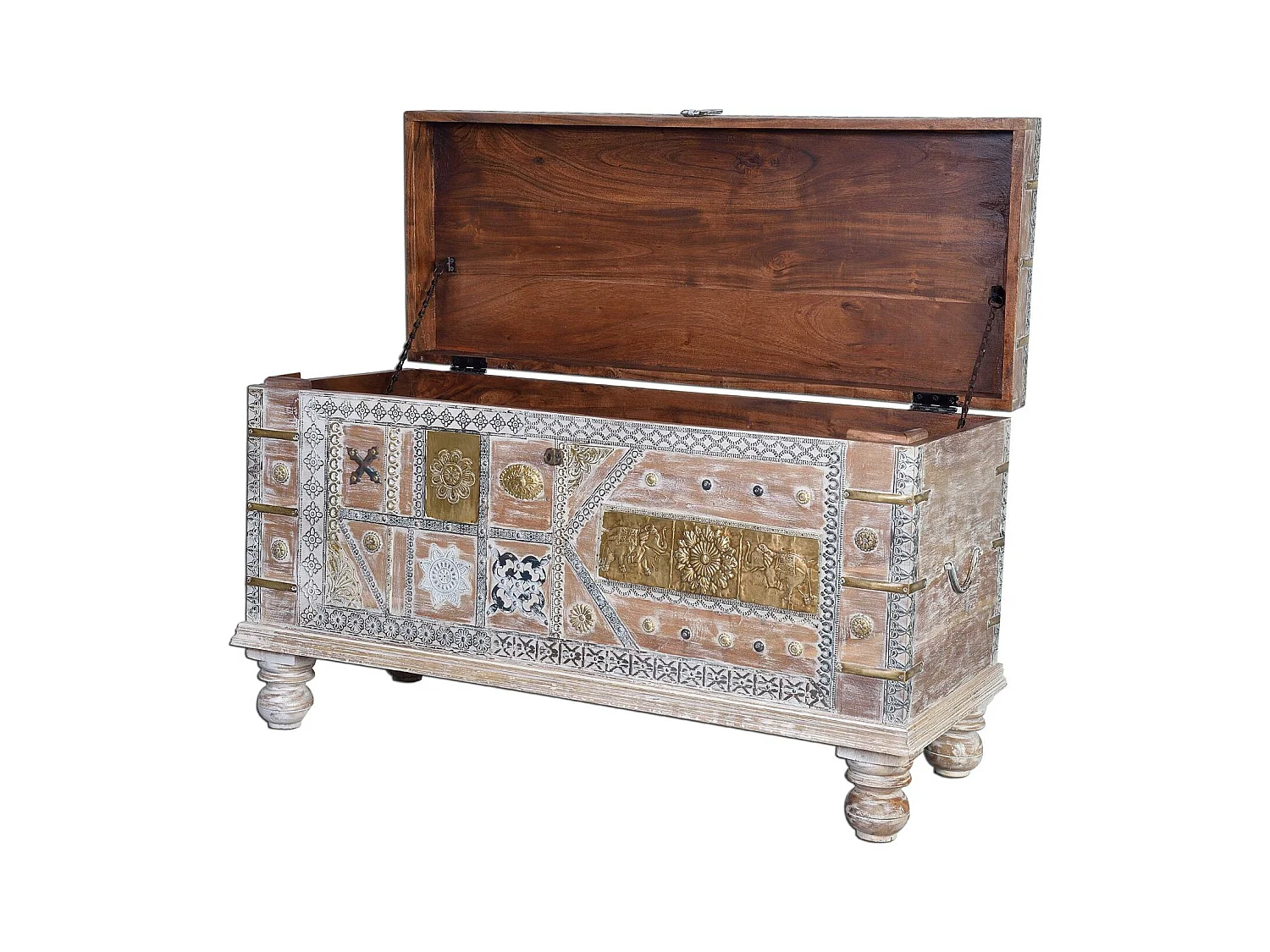 Stary biały pień mango