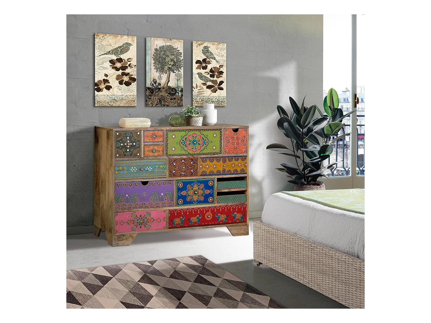Commode en bois de manguier avec détails multicolores peints à la main